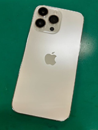 まちスマ豊川店】iPhone14ProMax 背面がバキバキに割れてしまった